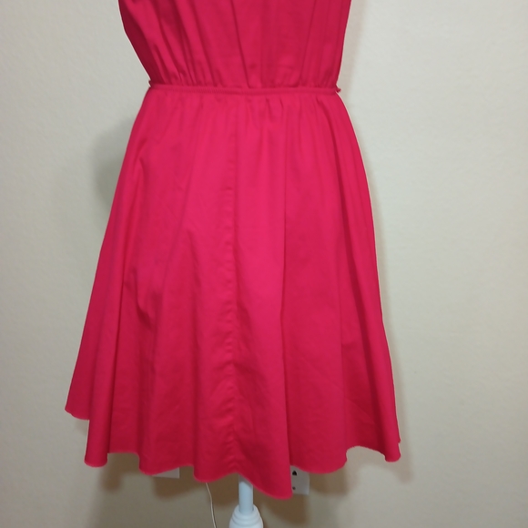 Elegant Red Sleeveless Dress - Picture 10 of 13